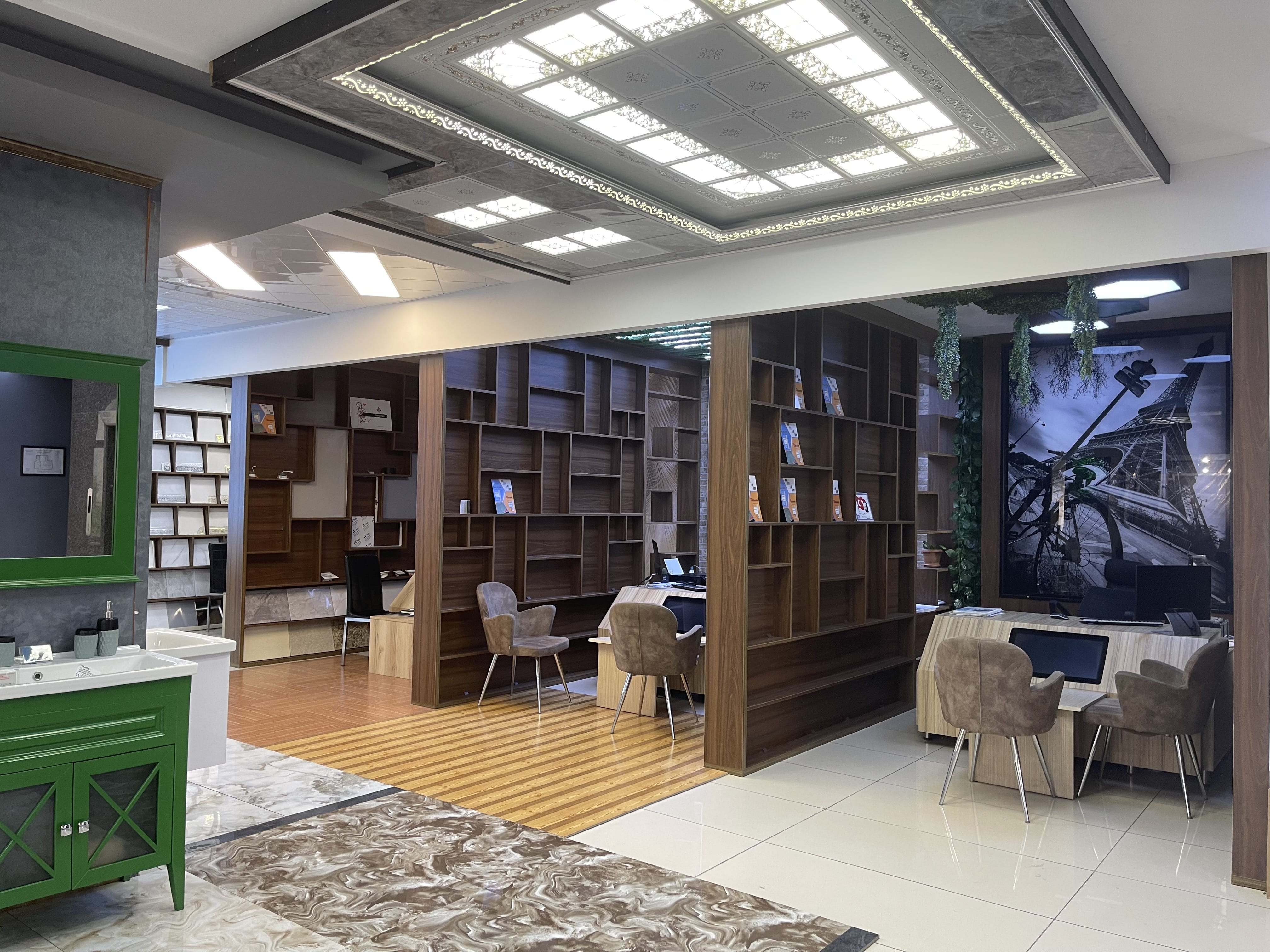 Kataloq zalı · 20+ brend